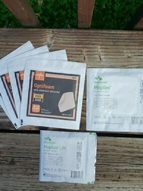 (4) Medline Optifoam 4x4 Foam Dressing & (2) Molnlycke Mepilex 4x4 Foam Dressing